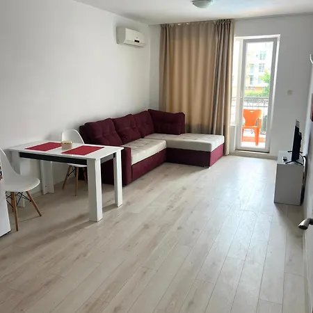 One-bedroom In Avenue Complex Apartment *